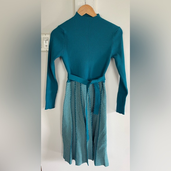 Gorgeous knit dress; only worn once - Picture 1 of 3